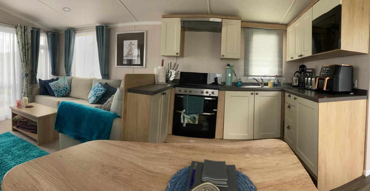 Sunflower Lodge, Lido Leisure Park, Holiday home